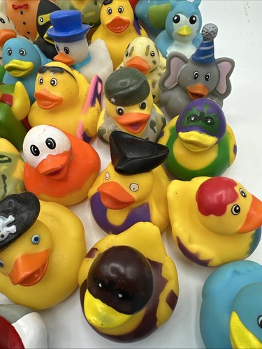 50 verschiedene Gummienten Enten Jeep Badeclown Pirat Geist und mehr - Bild 6 von 8