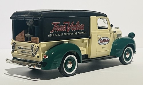 ERTL TRUE VALUE 1947 Dodge Canopy Van Diecast 1:24 Scale - Picture 4 of 12