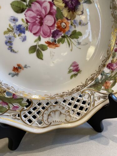 Juego de ocho platos de ensalada vintage de porcelana perforada pintados a mano de 9,5" de Dresde - Imagen 4 de 9
