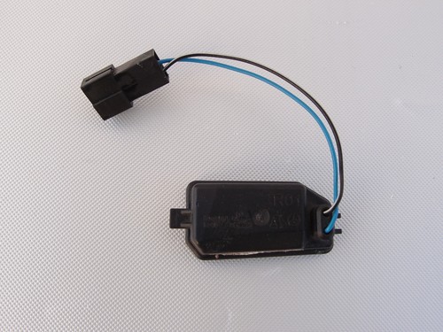 14-23 OEM MERCEDES V W447 / METRIS RIGHT SIDE MIRROR PUDDLE LAMP LED RH - Picture 6 of 8