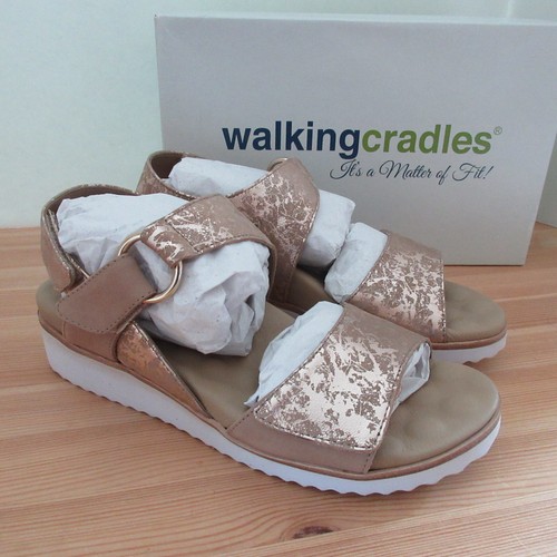 WALKING CRADLES Huntley Womens 8.5 M Taupe Leather Gold Metallic Wedge Sandals - Picture 2 of 9