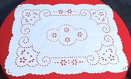 Vintage 2 St.Tischdeckchen - Hand Durchbruchstickereiarbeit -Richelieu- Landhaus - Bild 2 von 11