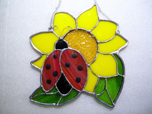 Stained Glass Lady Bug on a Sunflower Sun-catcher (Real Glass) - Picture 6 of 7
