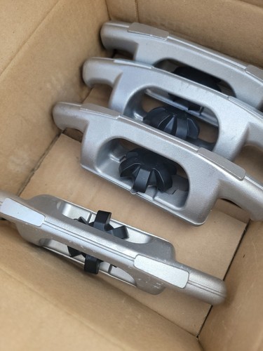 NUEVO JUEGO DE TACOS AMARRE CAJA NISSAN TITAN 2006-2021 FABRICANTE DE EQUIPOS ORIGINALES 999T7W3900 999T7W3800 - Imagen 8 de 13