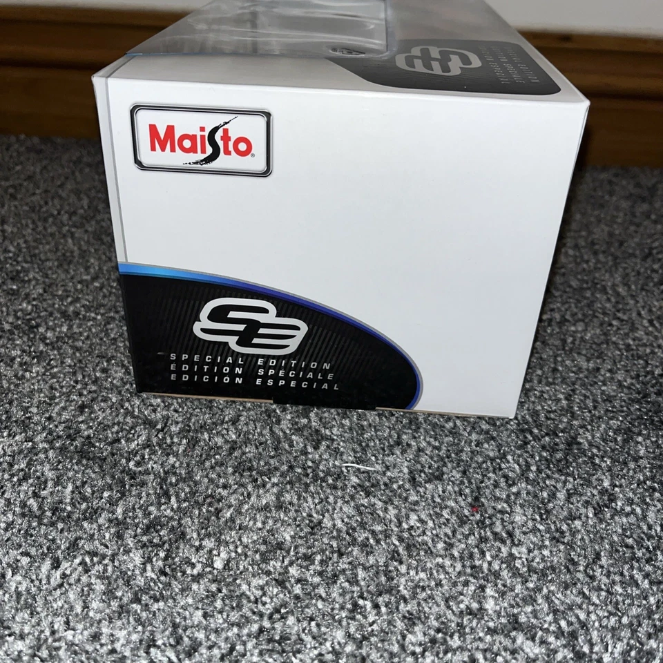 NEW MAISTO 1:18 Diecast Model Car - 1971 Datsun 240Z  in Blue Sealed ideal gift - Image 4 of 4