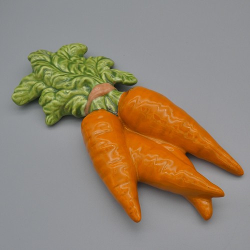 3 Vintage 3D Vegetable Wall Decor Ceramic Farm Veggies Corn Onions Carrots 7.5" - Picture 3 of 17