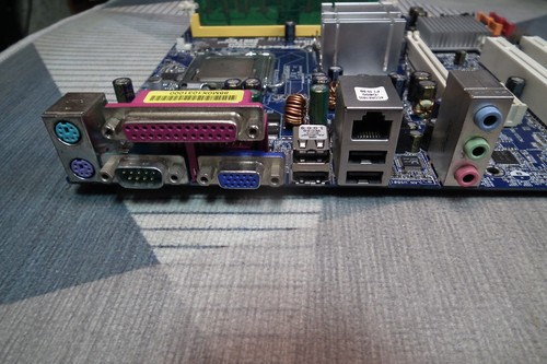 ASRock 4Core1600-D800 Rev:1.01 LGA775 Intel Motherboard +CPU C2D 6400, RAM 1Gb - 第 6/10 張圖片