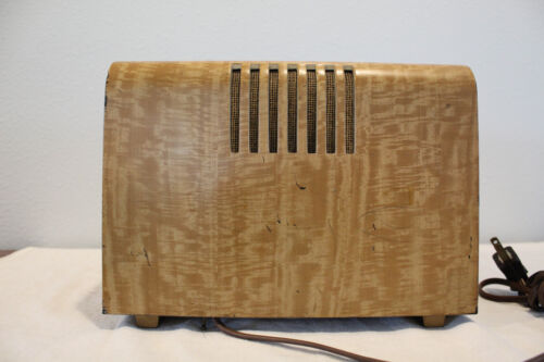 RCA Victor Model 75X16 - 5 Tube AM Radio - Walnut Plastic - Works - 1948 - Picture 7 of 14