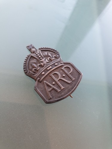 WW1 air raid precautions lapel badge - Picture 3 of 3