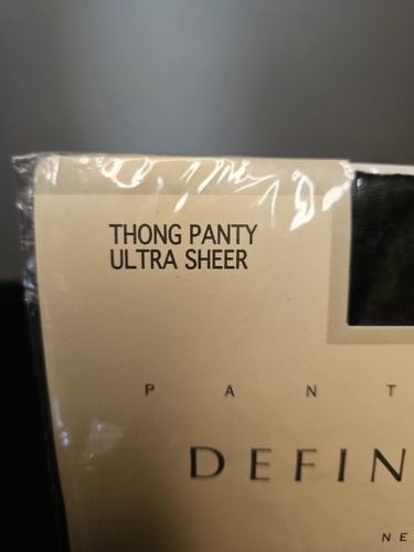 Neu mit Etikett Tall/Queen DEFINITIONS Strumpfhose NY Tanga Panty ULTRA TRANSPARENT schwarz 130-70 Pfund - Bild 2 von 8