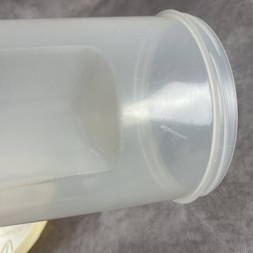 Vintage Rubbermaid 2 Quarts #1 Beverage Drink Container 0038 with Flip Top Lid - Picture 11 of 11