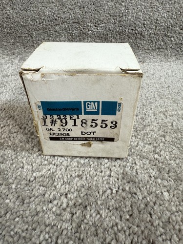 Luz de matrícula para parachoques trasero Chevy GMC Truck Blazer 1979-1991 nuevo de lote original GMC # 918553 - Imagen 4 de 8