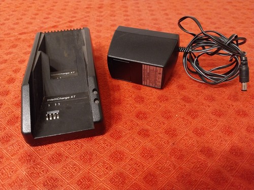 vintage mobile Motorola MICRO T.A.C Classic, switches on. Plus Charger   [MB] - Picture 16 of 23