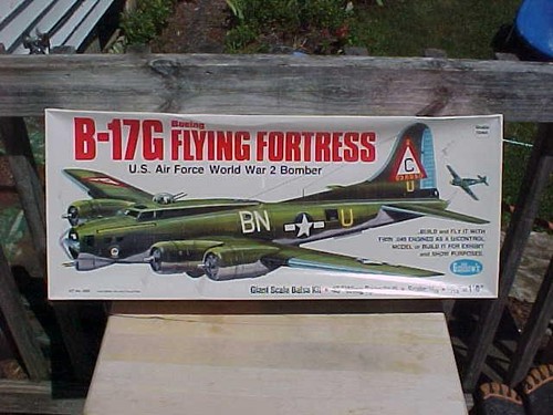 Guillow's 2002 Giant Scale Balsa B -17G Boeing Flying Fortess versiegelter Modellbausatz