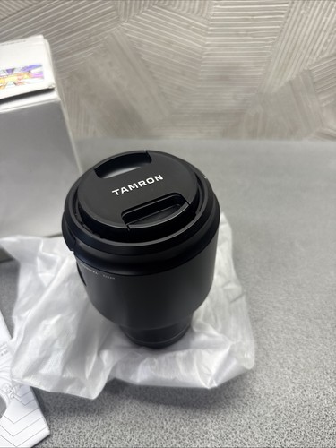 Tamron 90mm f/2.8 Di III VXD Macro Lens (Nikon Z) F072Z ( NEW OTHER ) - Picture 2 of 10