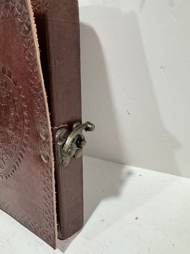 Chiusura con chiusura a chiave marrone diario rilegato in pelle goffrata cuore - Foto 7 di 22
