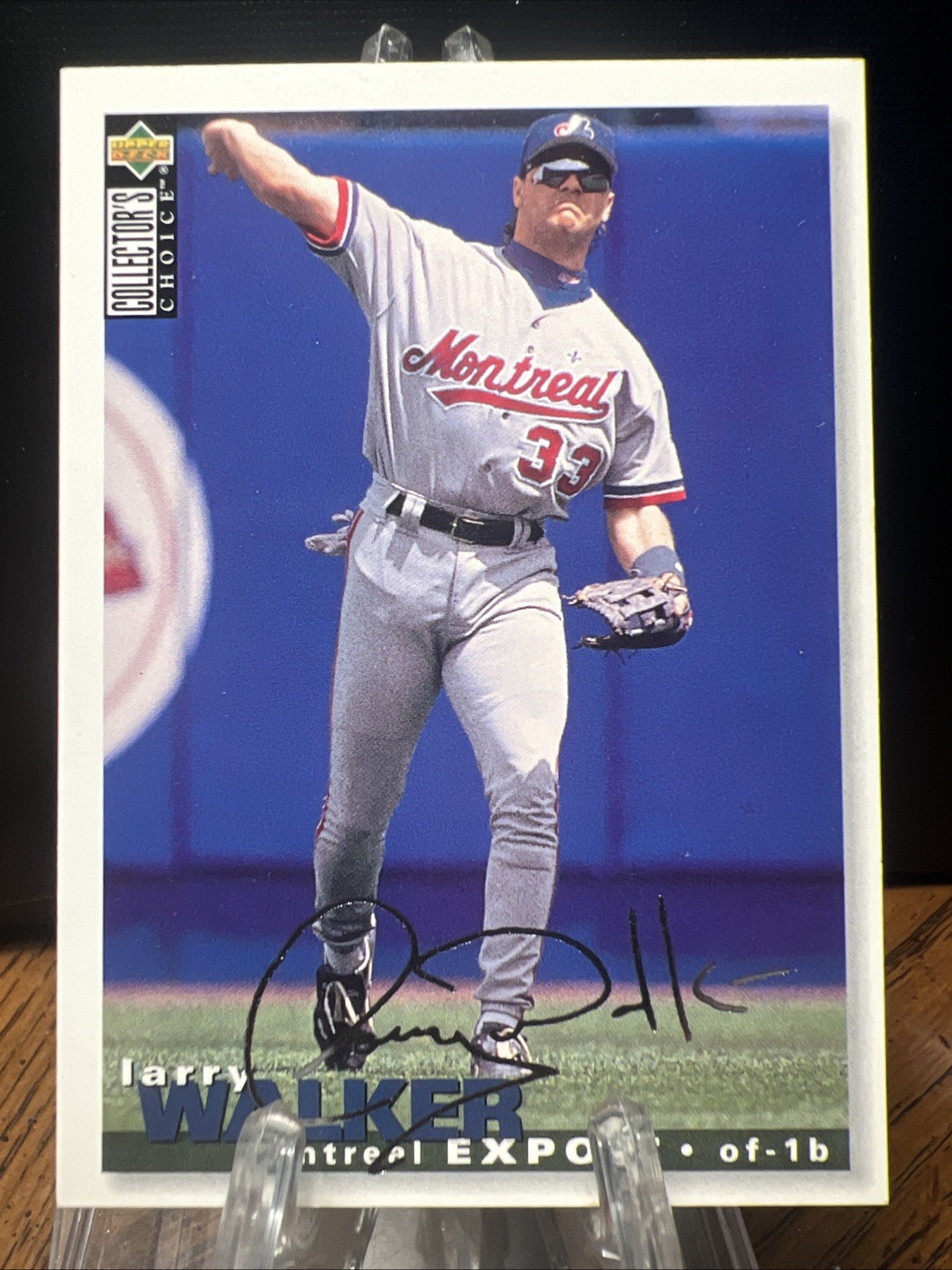 1995 Collector's Choice Baseball #238 Larry Walker Silver Signatures