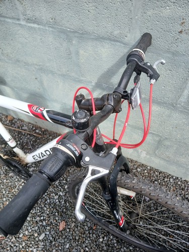 Apollo Evade Mountain Bike 21 Speed Front Suspension 26” Wheels - Picture 8 of 9