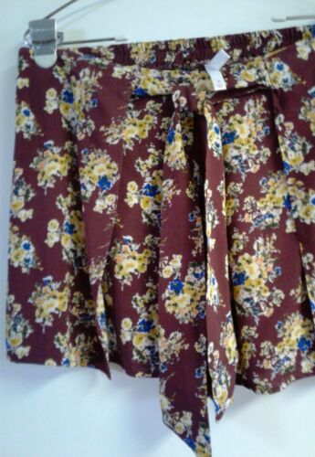 Xhilaration Women's Shorts Summer Red Yellow Floral Size M - Picture 3 of 5