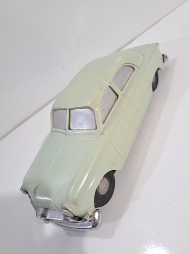 Vintage Plastic 1/25 Scale White 1949 Ford Four Door Sedan Promo Windup Car - Picture 3 of 9