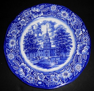 LIBERTY-BLUE-STAFFORD-SHIRE-ENGLAND-10-INDEPENDENCE-HALL-PAIR-OF-DINNER-PLATES