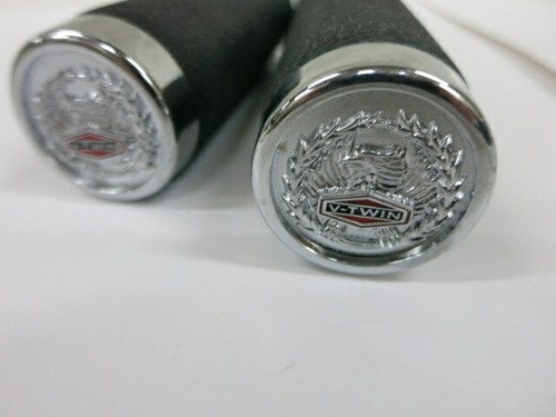 Grips Chrome & Textured Rubber #17-0510 Eagle End Caps Harley Davidson & Customs - Picture 2 of 4