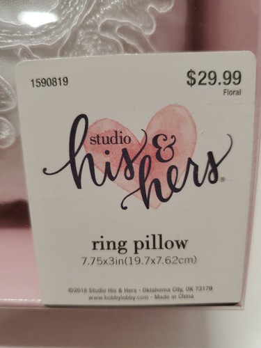 Encaje blanco satinado romántico anillo de bodas almohada - Imagen 2 de 5