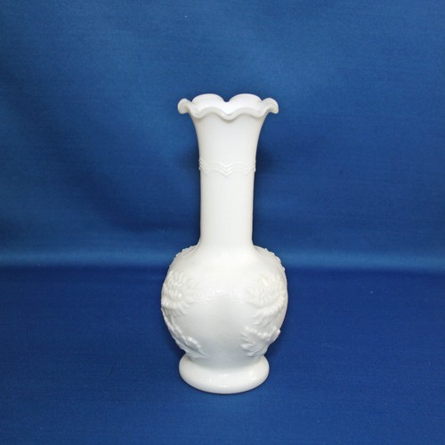 Vintage Milk Glass Bud Vase Imperial Glass Co Chrysanthemum 1950s Flower Vase - Picture 7 of 10