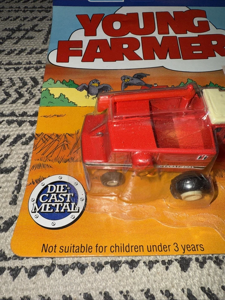 1/80 International Harvester 1400 Series Combine W/ Grain Head Young Farmer B24 - Image 3 of 4