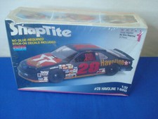 Monogram Snaptite 1086 #28 Havoline T Bird 1992 NASCAR 1:32 Model Car Kit Sealed