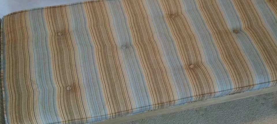 Banco tapizado Kindel acolchado Grand Rapids Michigan hecho en EE. UU. Foto 3 de 4