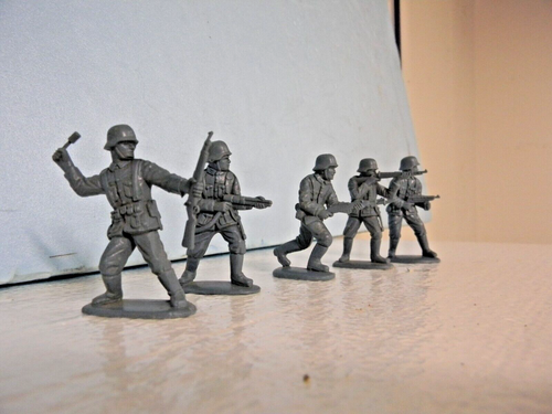 5 Matchbox Original WW11 German Infantry 1/32nd (Feb. Listing) - Picture 2 of 9