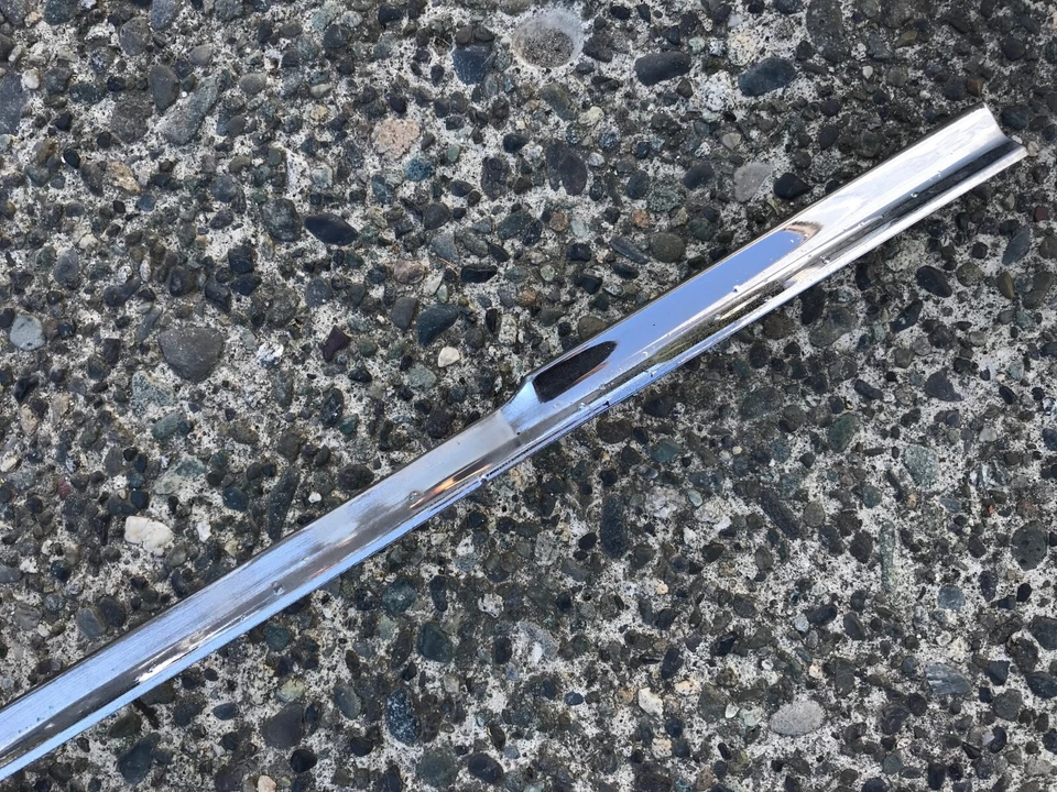 64 Pontiac Beaumont Sport Deluxe 1964 usado GM capó moldura de labios raro Foto 4 de 4