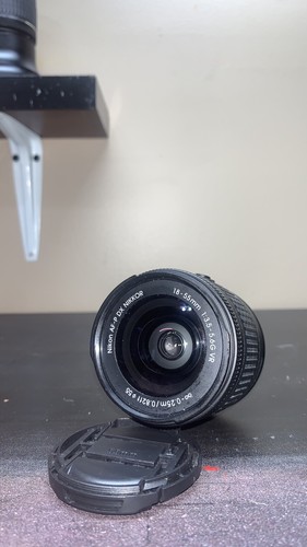 Nikon D3400 24,2MP DSLR Camera - Red (Kit with 18-55mm f/3.5-5.6G VR Lens) - Picture 3 of 3