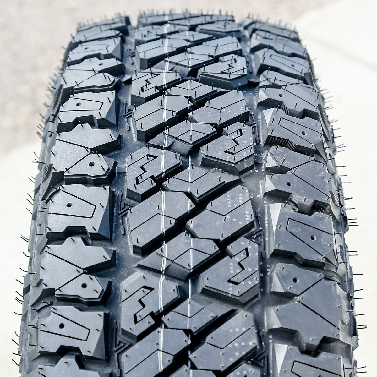 テンダーロイン
長袖シャツ　白色　サイズ表記XS 265/60R18 114T XL Thunderer Ranger A/TR | 4 Tires | SUV