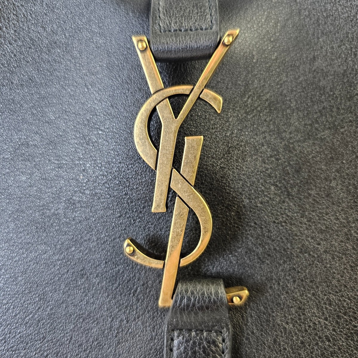 SAINT LAURENT Le 5 A 7 Supple Large $3100 Black Grained SAINT LAURENT Le 5 A 7 Supple Large $3100 Black Grained