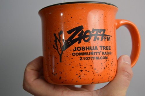 2 Z107.7 Joshua Tree Community Radio Coffee Mugs Cups Orange Speckle Desert - Picture 16 of 18