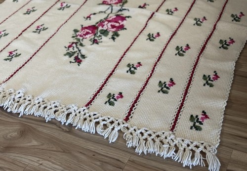 Vtg Crocheted Rose Afghan Throw Blanket Granny Chic Cottage Core Handmade 72z57” - Picture 4 of 4