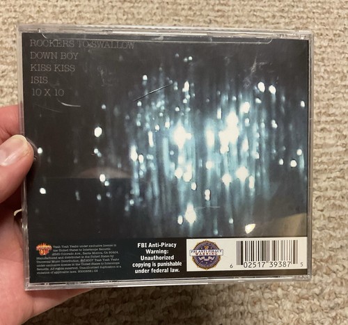 NEW Yeah Yeah Yeahs 2 x CD lot MAPS & IS IS - Foto 9 di 9