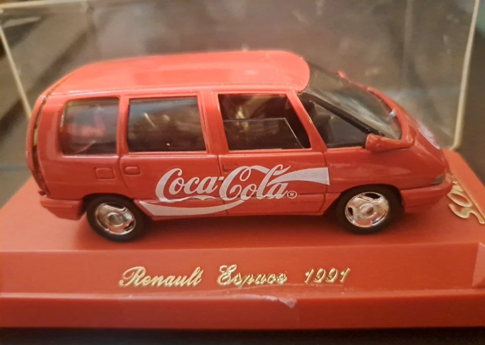 Solido 1/43 – Renault 4 F6 Fourgonnette Cirque Arlette Gruss 1997 – Collection