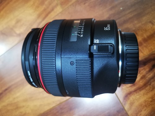 Canon EF 85mm f/1.2L II USM Lens with hood, pouch and filter.- Boxed -VG Cond. - Picture 6 of 18