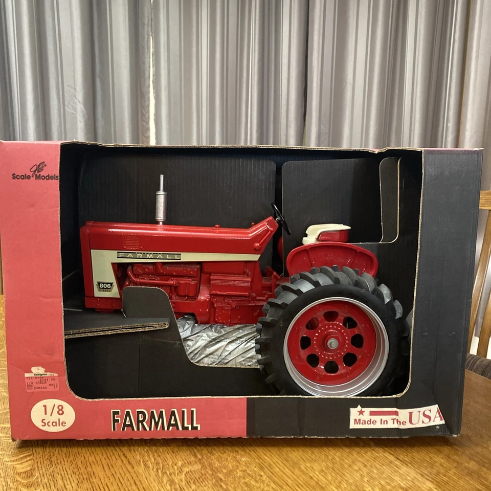 Rare ERTL FARMALL 806 1/8 Scale, Diecast Toy Tractor New In Box - Image 3 of 4