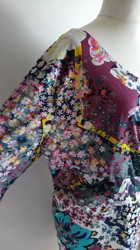 Ladies Size 26 Yumi Curves Pretty Floral Tunic Dress Top Detailed Flattering - Picture 3 of 8