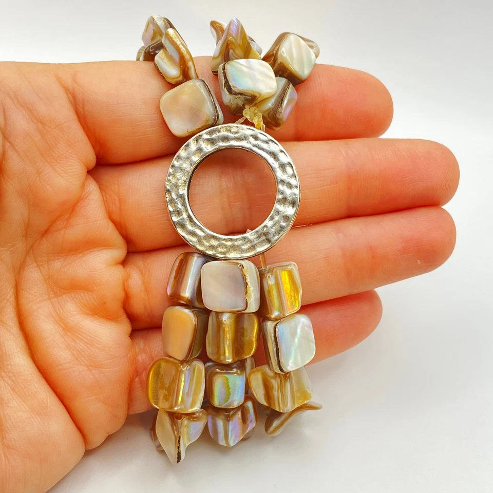 Pulseira elástica vintage com concha de madrepérola folheada a prata boho chique - Imagem 4 de 4