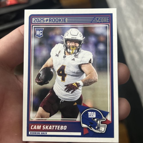 2025 Score - Rookies Cameron Skattebo #1 Scorecard (RC) - Bild 3 von 6