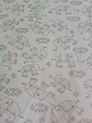 Levtex grau Elefantenmuster Babydecke 29"×39" super weich & kuschelig - Bild 2 von 5