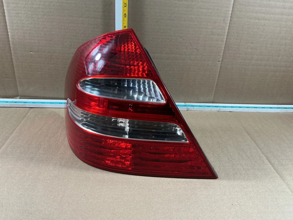 Conjunto de luz trasera izquierda mercedes-benz e500 2003-2009 a2118200364 oem Foto 2 de 4