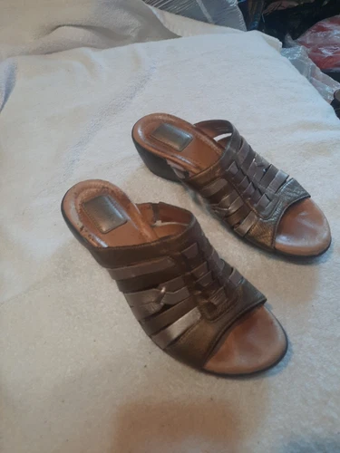 Sandali donna Clarks Artisan in pelle con zeppa e slipon bronzo oro taglia 8
