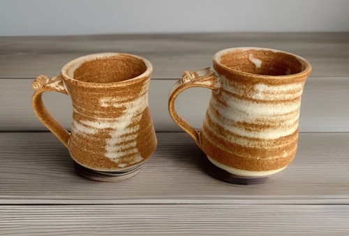 Vintage Brown Studio Art Tea Pot and 2 Mugs, Signed - Picture 14 of 22