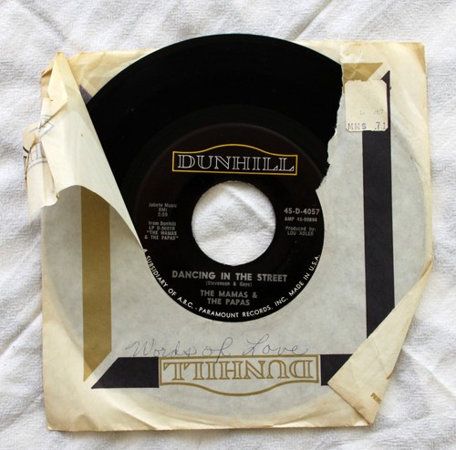 The Mamas And The Papas ~ Words Of Love/Dancing In The Street ~ 45 RPM  1966 VG+ - Picture 2 of 4